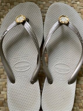 Havaianas Slim Sandals Womens Size 6 Flip Flops Rhinestone Flower